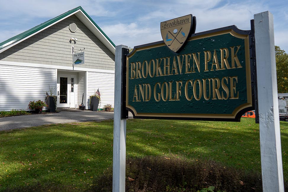 brookhaven park and golf course sign